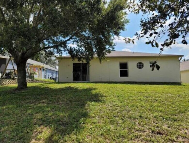 Building Photo - 15937 Wilkinson Dr