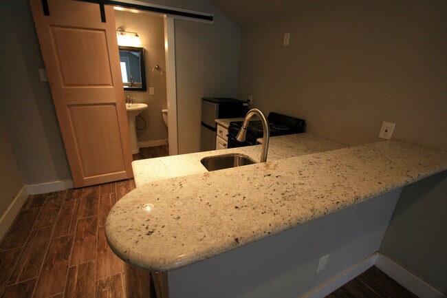 Building Photo - Awesome Home w/ 1/1 Studio Flex Space Just Half Block from Thomas Park!