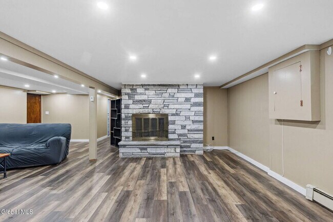 Building Photo - 92 Daytona Ave