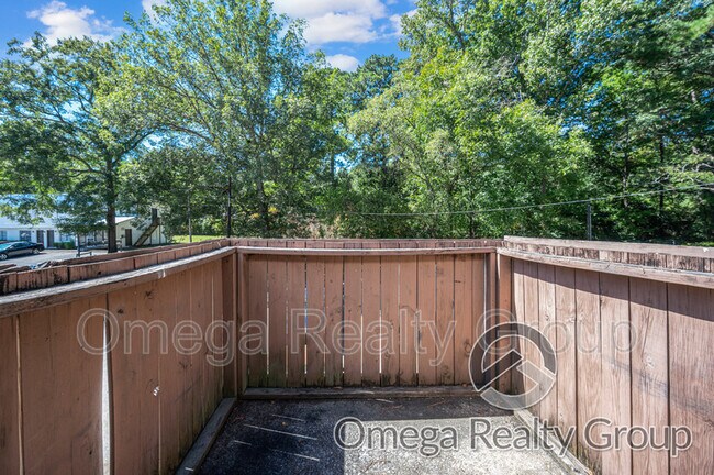 Building Photo - 425 Oakwood Ave