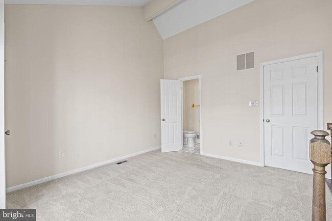 Building Photo - 786 N Vermont St