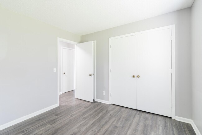 Building Photo - 6158 Meadow Rose Ln