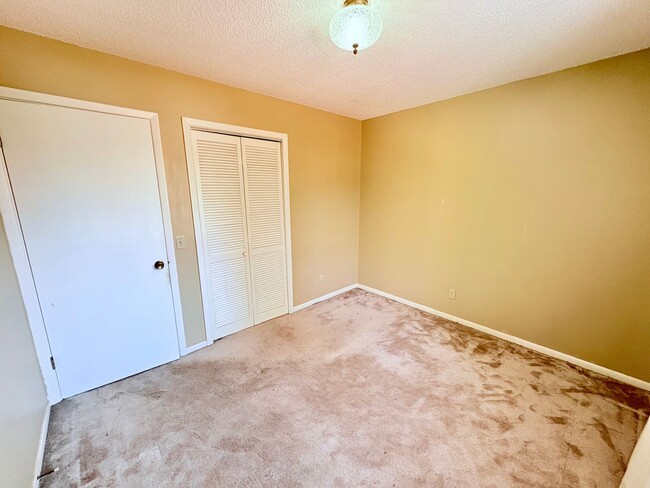 Building Photo - 101 Knight Cir