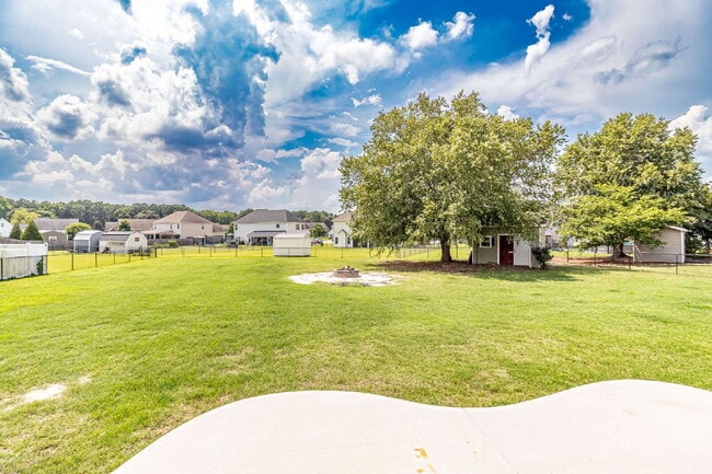 Building Photo - Spacious 2-Story in Pikeville! 3 BR | 2.5 BA w/ Bonus Room *Lawn Care / Trash Included*