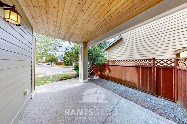 Building Photo - Gorgeous 4 Bed/2.5 Bath Pet-Free Home in Horizon Pointe!