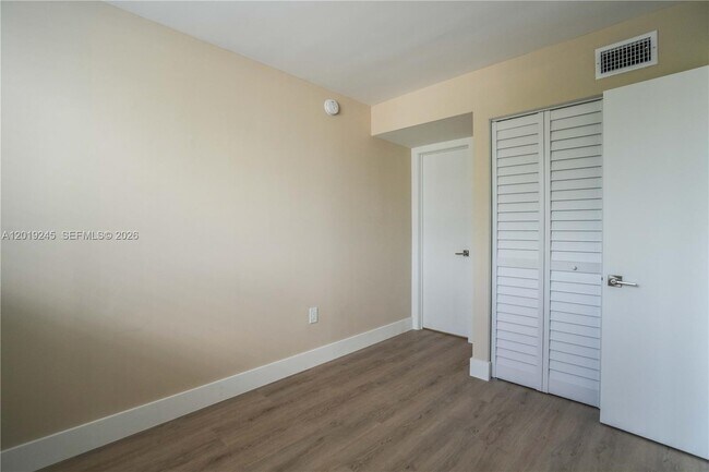 Building Photo - 6960 Rue Vendome
