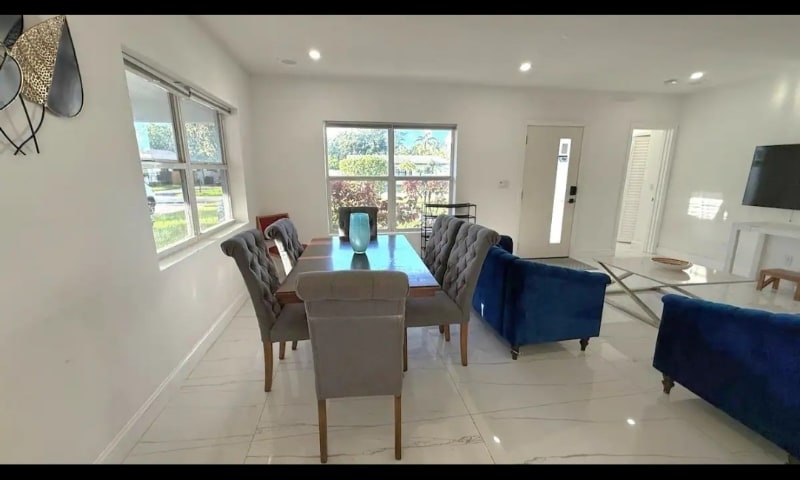 Building Photo - 1260sw SW 32nd St