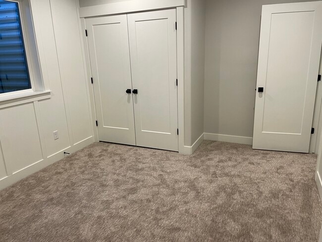 Building Photo - 176 W Hayata Ln