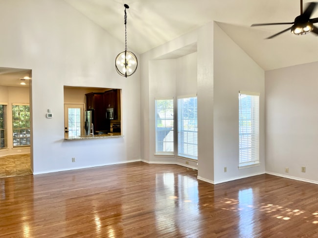 Building Photo - 17915 Crystal Knoll