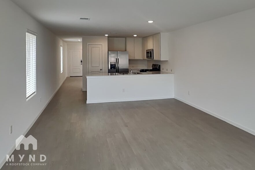 Building Photo - 914 Lago Laceno Ln