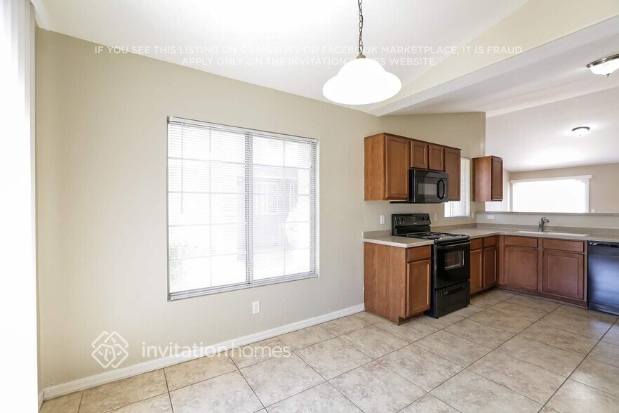 Building Photo - 3044 W Chanute Pass