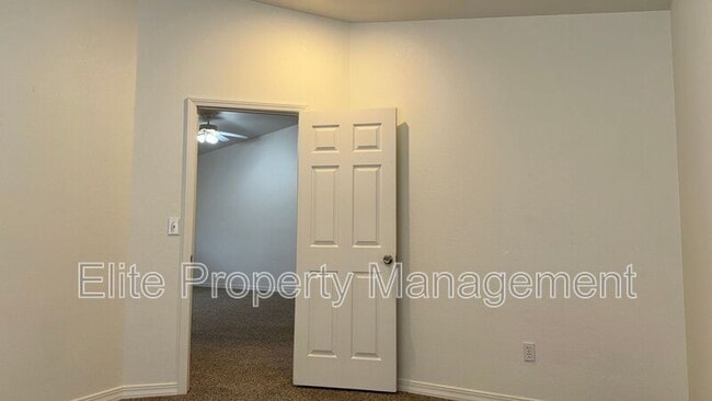 Building Photo - 175 S Stardust Ct