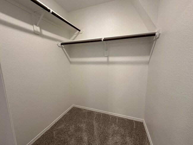 Building Photo - For Lease | 4 Bed, 2.5 Bath | 2,472 Sq Ft ...