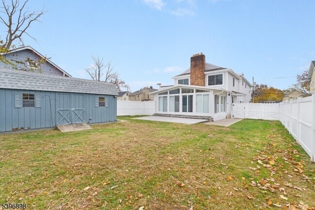 Building Photo - 17 Lathrop Ave