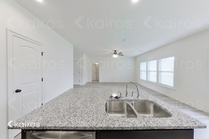 Building Photo - 205 Foggy Ln