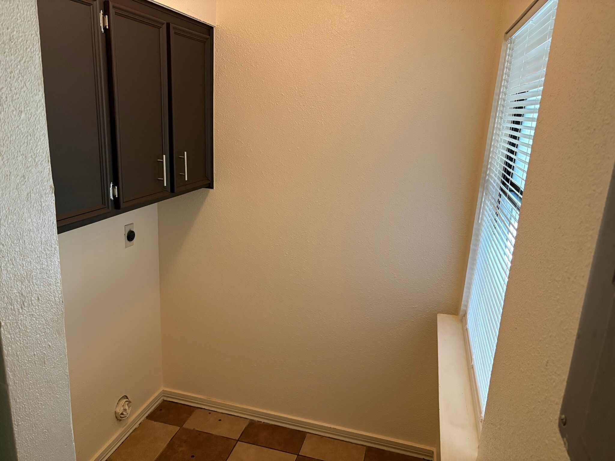 Building Photo - 489 Northwood Cir
