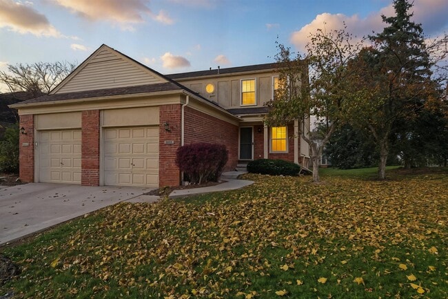 Building Photo - 3084 Village Cir