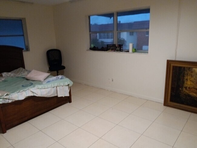 Building Photo - 4851 NW 21st St