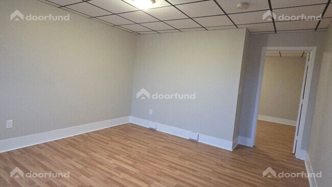 Building Photo - 147 Oak St