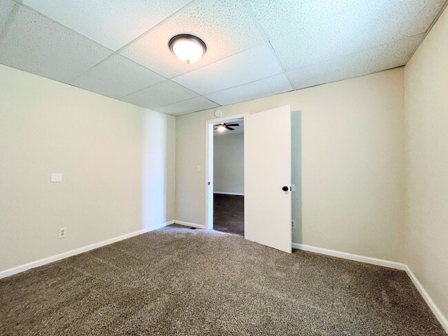 Building Photo - Spacious 3-Bedroom, 1.5 Bathroom Home