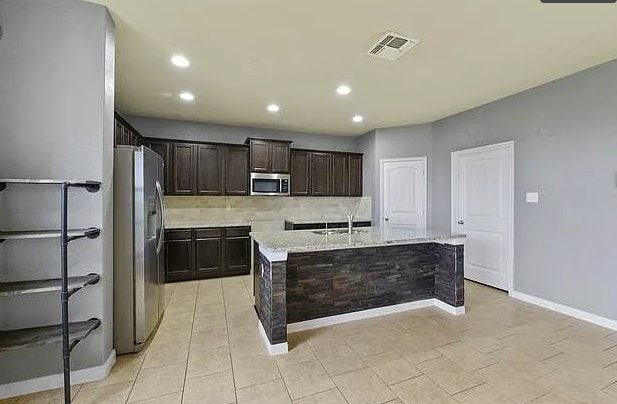 Building Photo - 3310 Battlecry