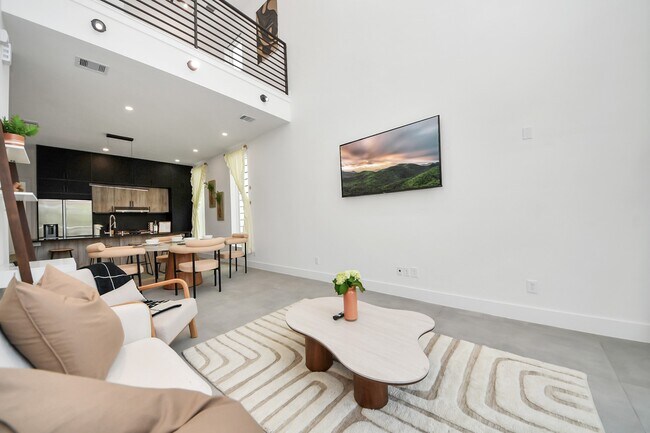 Building Photo - 2211 Staples St