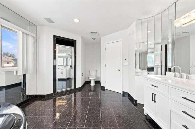 Building Photo - 6122 Trailwood Ln