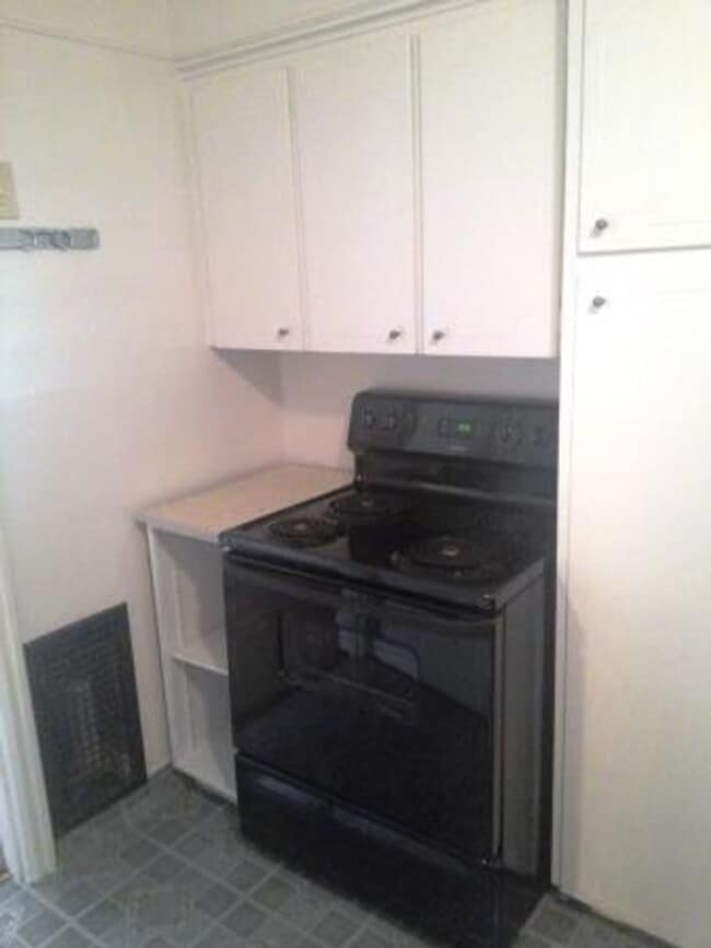 Building Photo - Clean, Spacious, and Rent Ready 2 bedroom ...