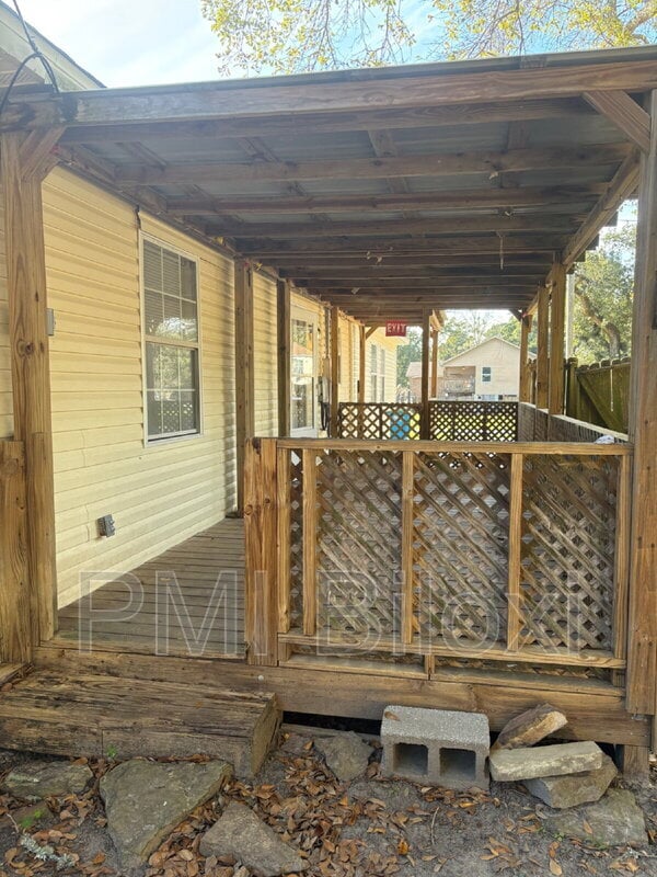 Building Photo - 1916 Hudson St