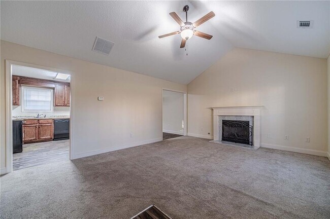 Building Photo - 583 Embassy Walk