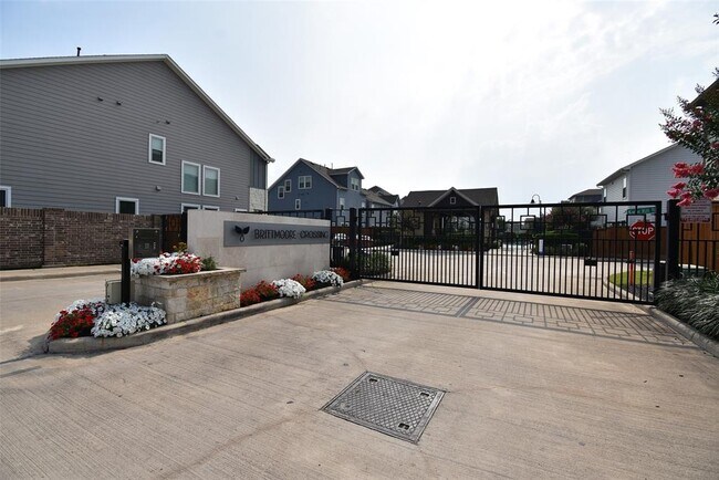 Building Photo - 10914 Brambling Wood Dr