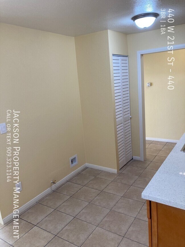 Building Photo - 440 W 21st St