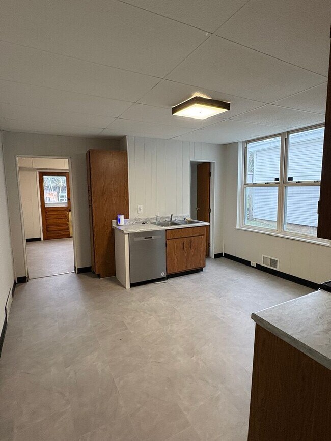 Building Photo - NORWOOD- Cute 2 bedroom 1.5 baths with fenced yard