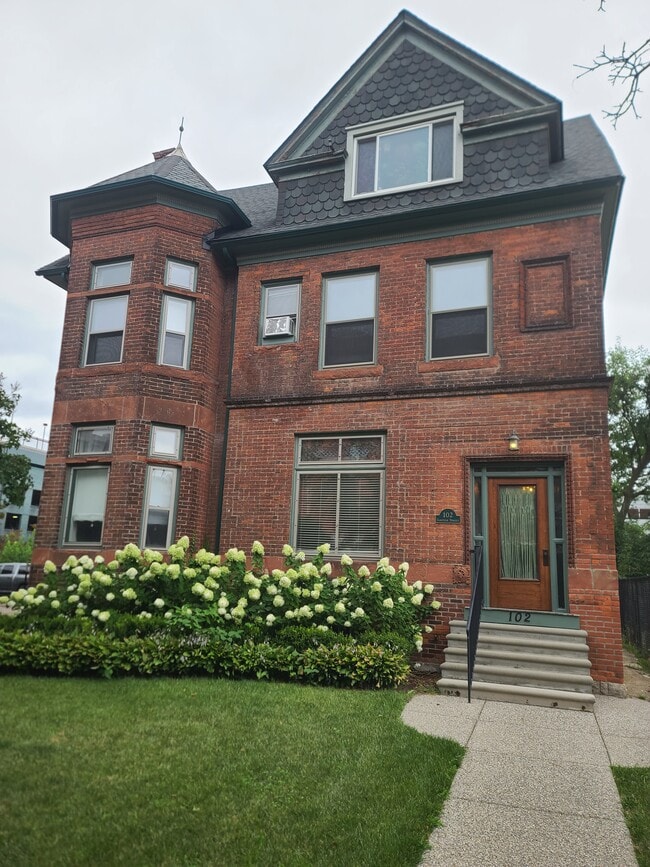 Building Photo - 102 Garfield St