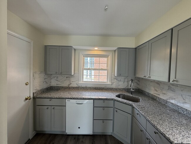 Building Photo - 8-10-10 Essex St