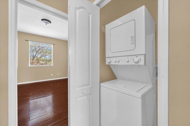 Building Photo - 3577 Wilshire Way Rd