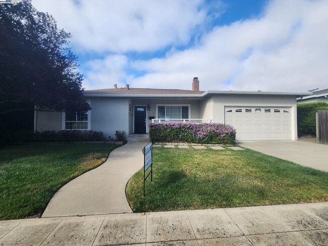 Building Photo - 7482 Larkdale Ave