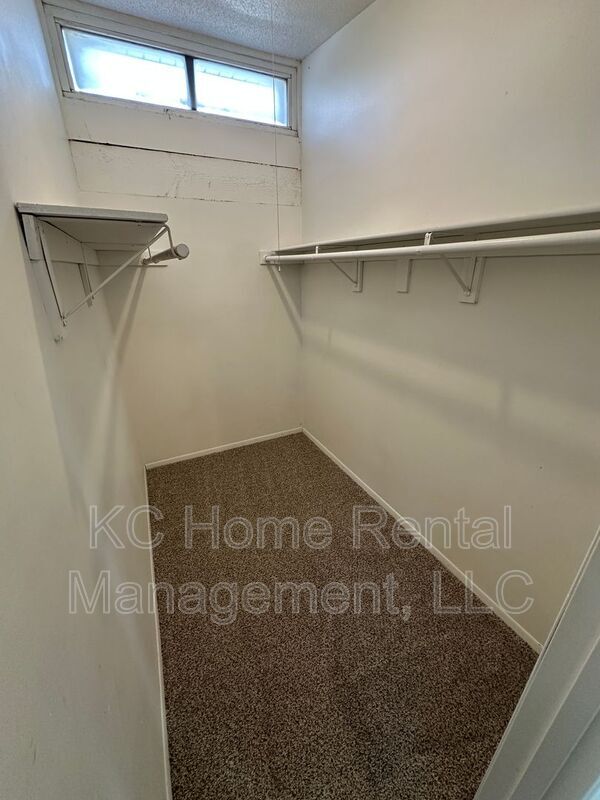 Building Photo - 1903 N 75th Terrace