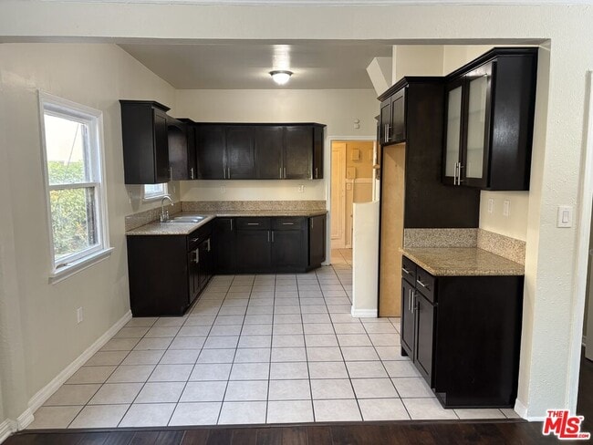 Building Photo - 2831 Potomac Ave