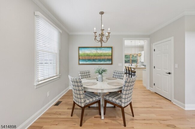 Building Photo - 5 Shores Rd