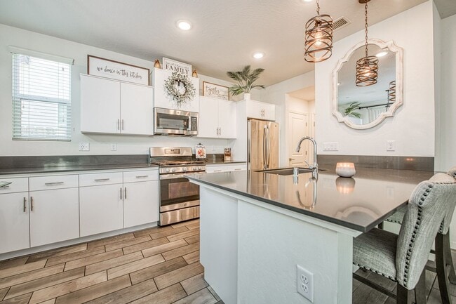 Building Photo - Stunning Clovis Home!