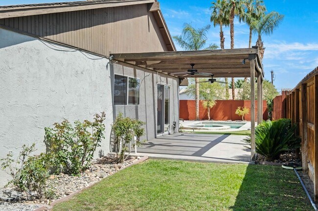 Building Photo - 73425 San Nicholas Ave