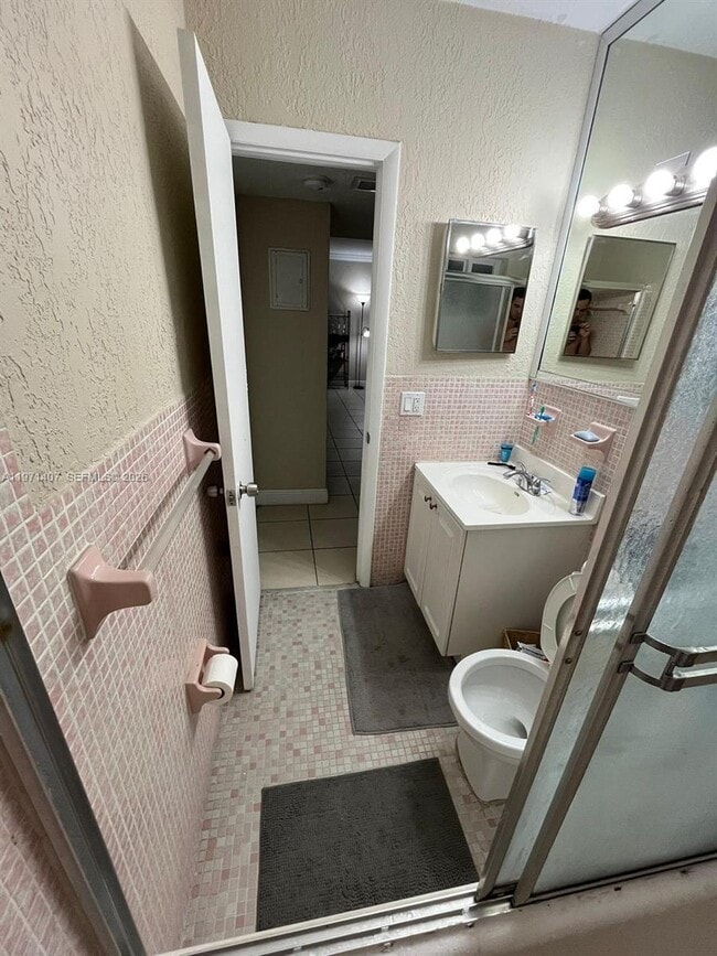 Building Photo - 898 NW 45th Ave