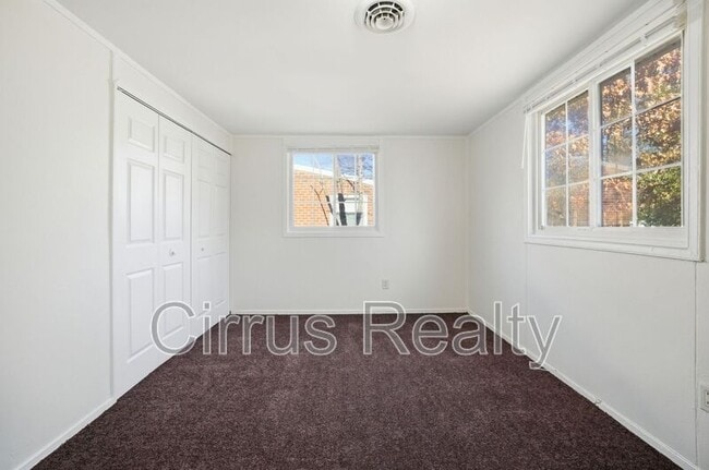 Building Photo - 1924 Zinzer Rd