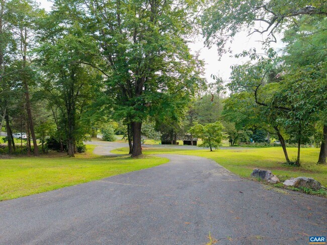 Building Photo - 497 Sunset Dr