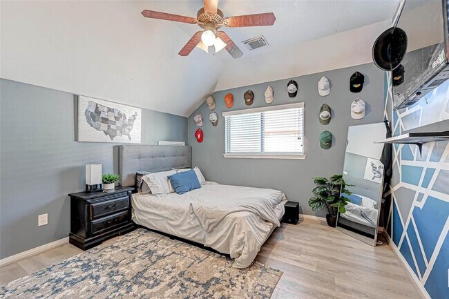 Building Photo - 618 Silver Creek Cir