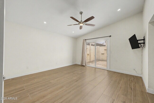 Building Photo - 8711 E Latham St
