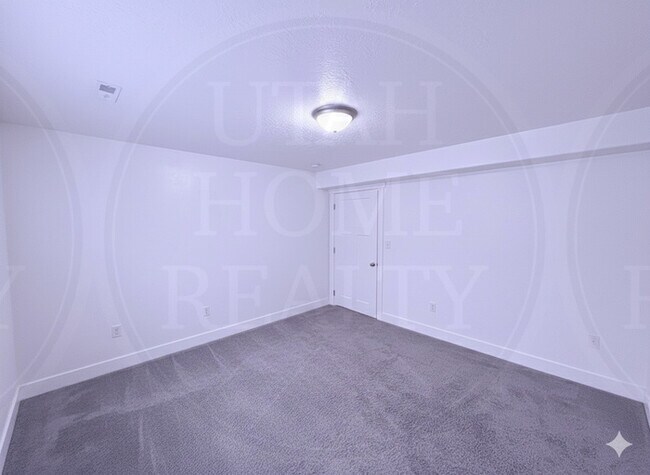 Building Photo - 441 E 260 N