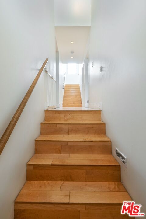 Building Photo - 678 Broadway St