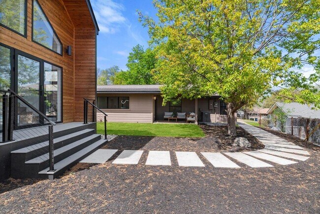 Building Photo - 2503 Rockingham Dr